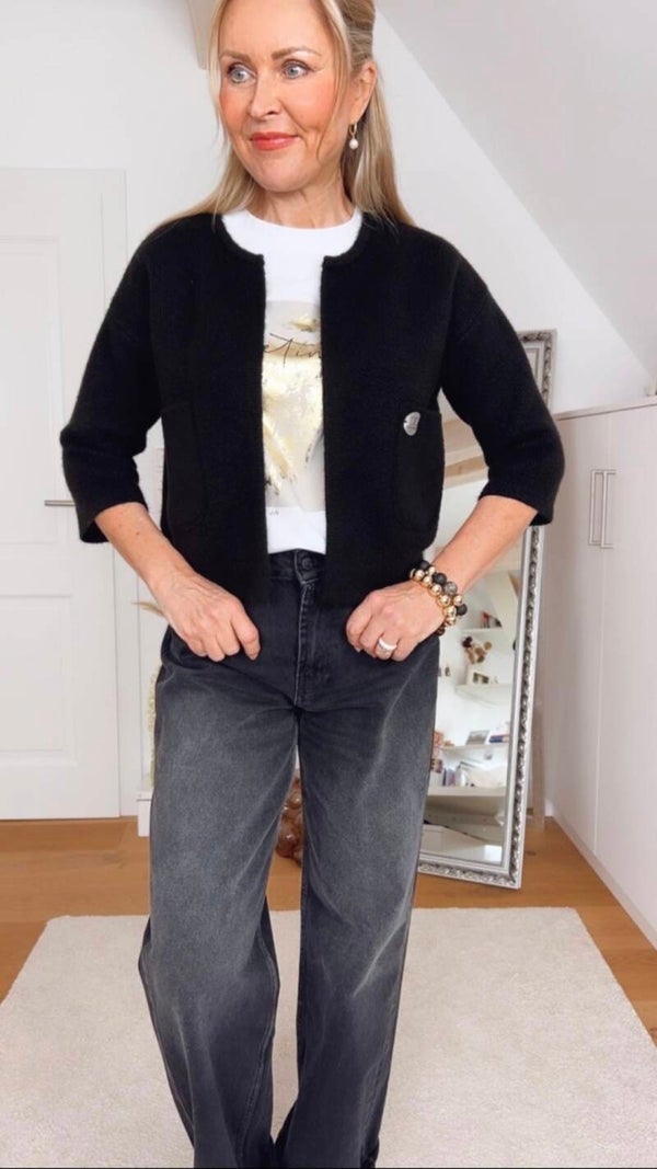 Kurze Strickjacke mit Gummizug – zeitlos & modern