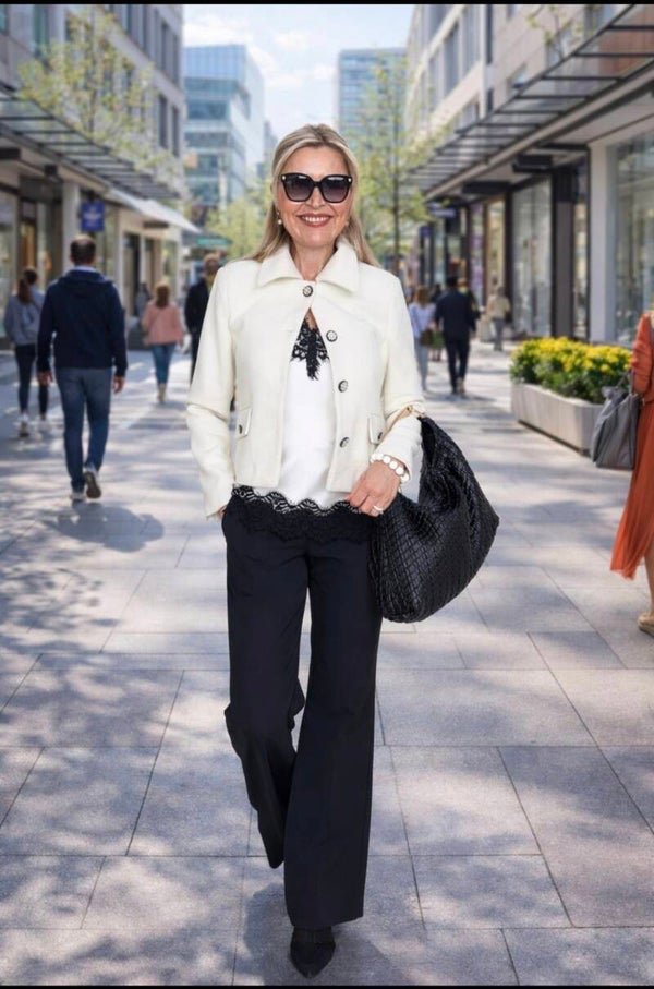 Elegante Kurzjacke in Creme ( Fällt kleiner aus ! )