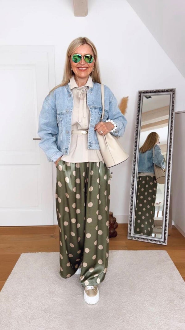 Hose mit Punkten in Soft Khaki – luftig, elegant & bequem
