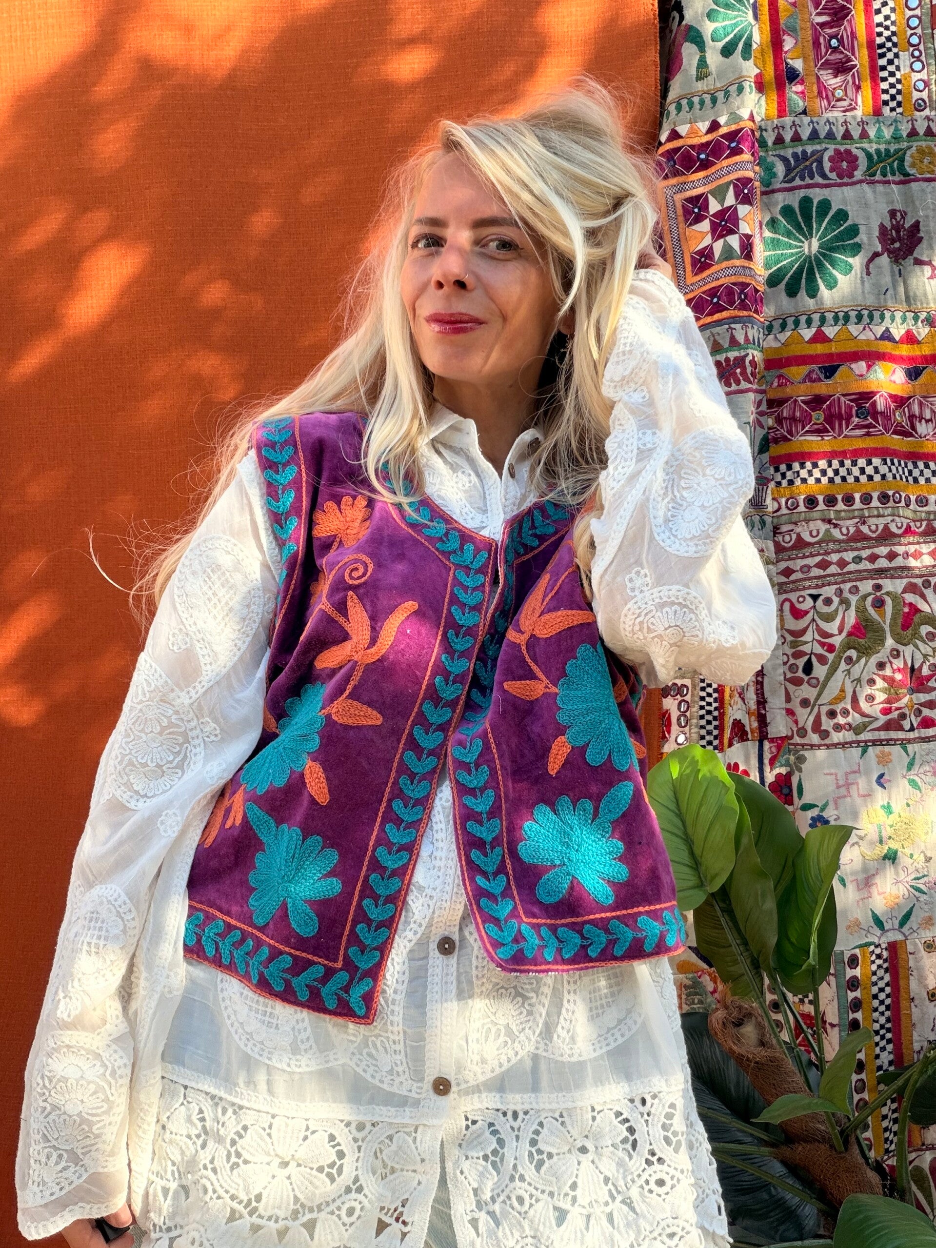 Velvet embroidery gilet_