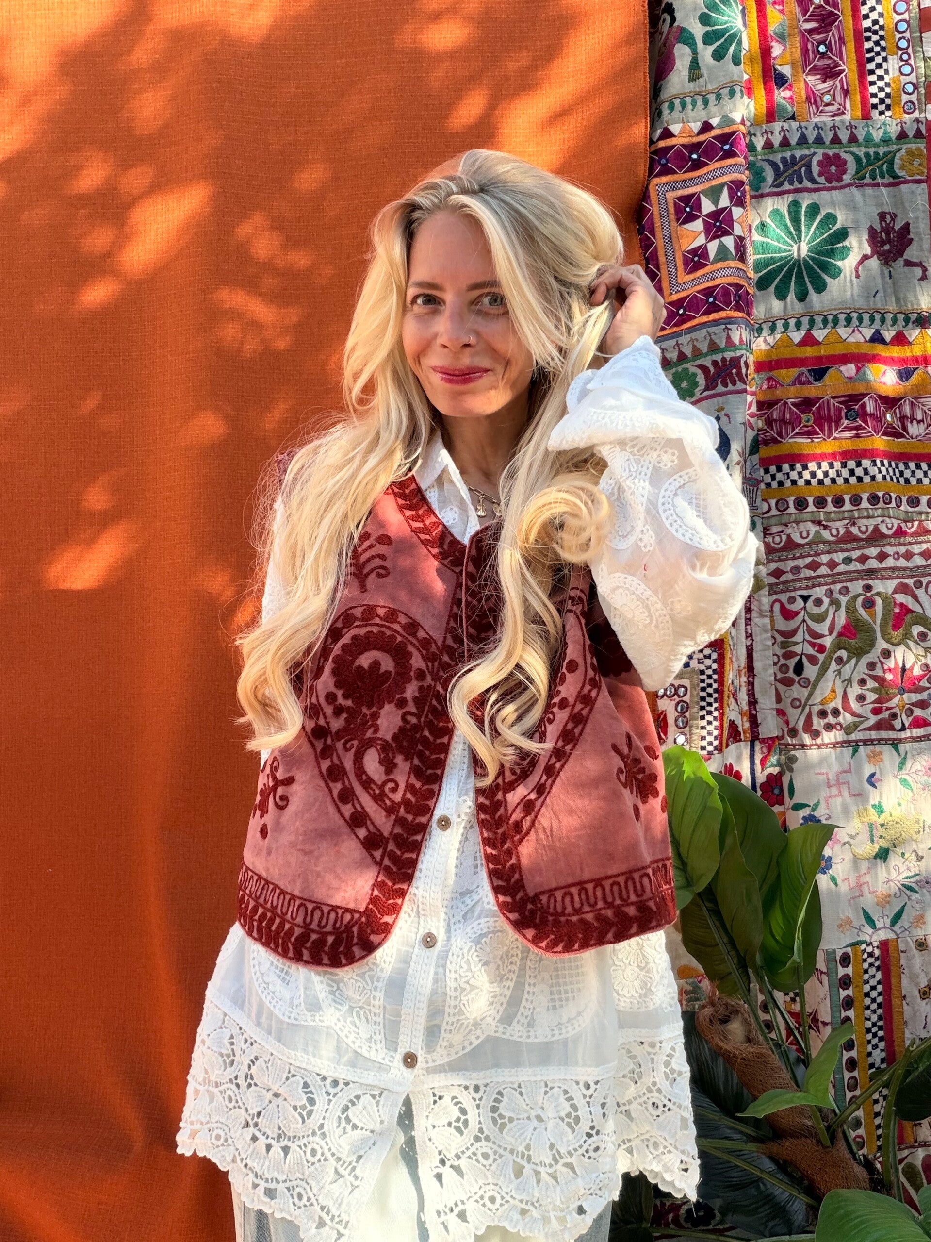 Velvet embroidery gilet_