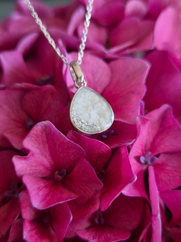 Hanger druppelvorm in meerdere grootte en edelmetalen