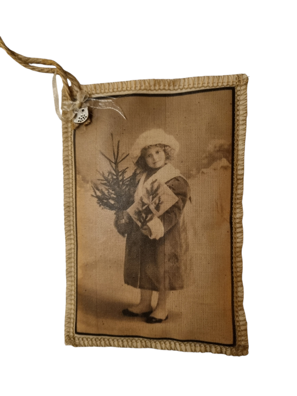 Nostalgisch geurzakje linnen afbeelding meisje met kerstboompje