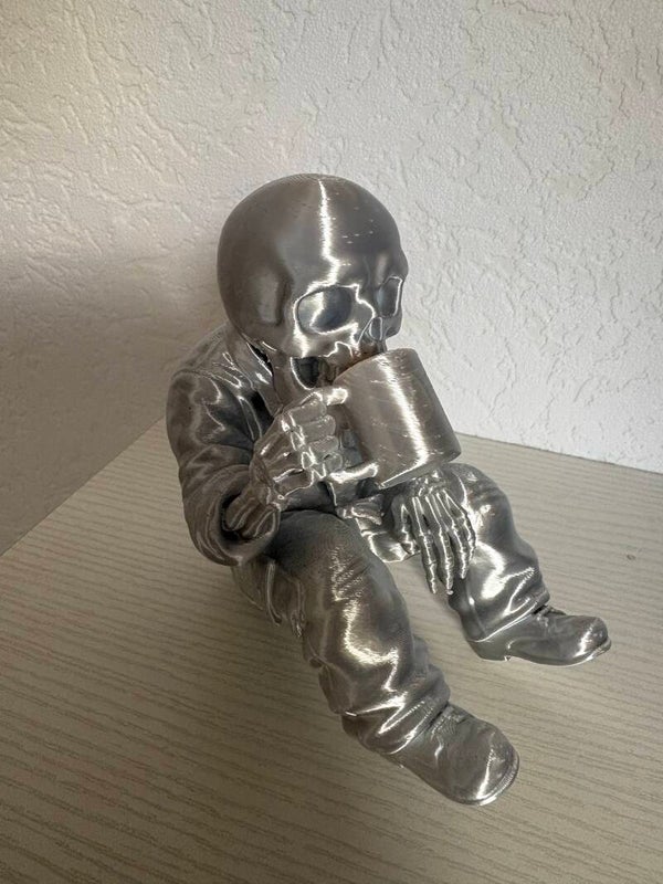 Skelet met beker