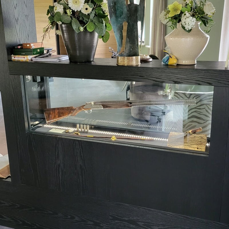 szafa na bron z szybą pancerną, system slat wall, szyba kuloodporna, klasa S1.jpg