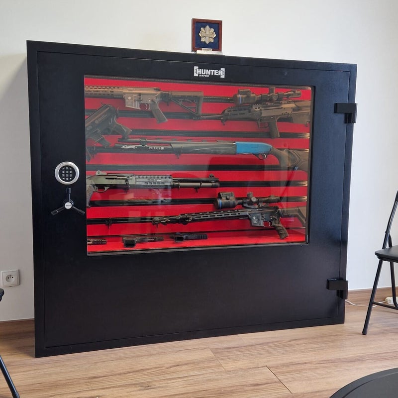 szafa na bron z szybą pancerną, system slat wall, szyba kuloodporna, klasa S1-1.jpg