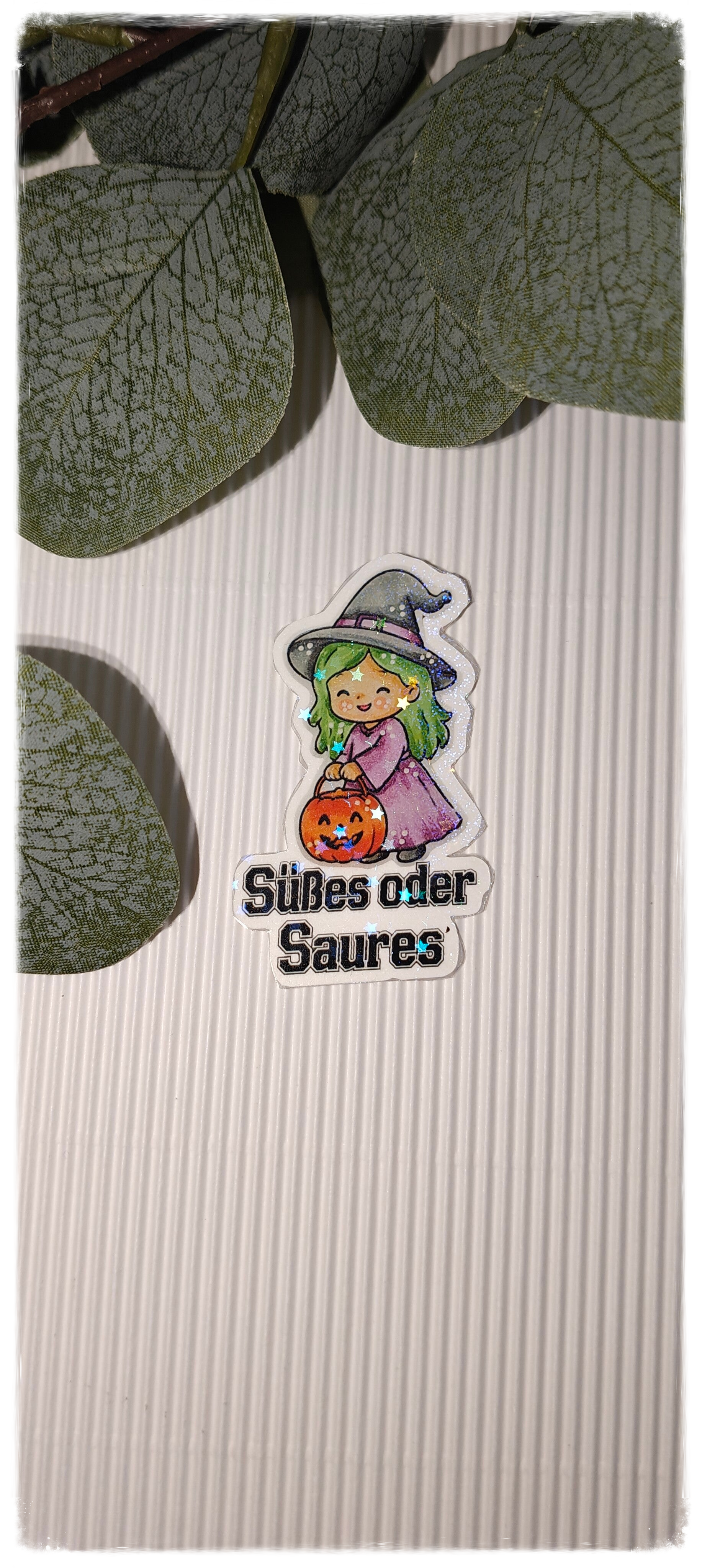 Hexe mit Kürbis links