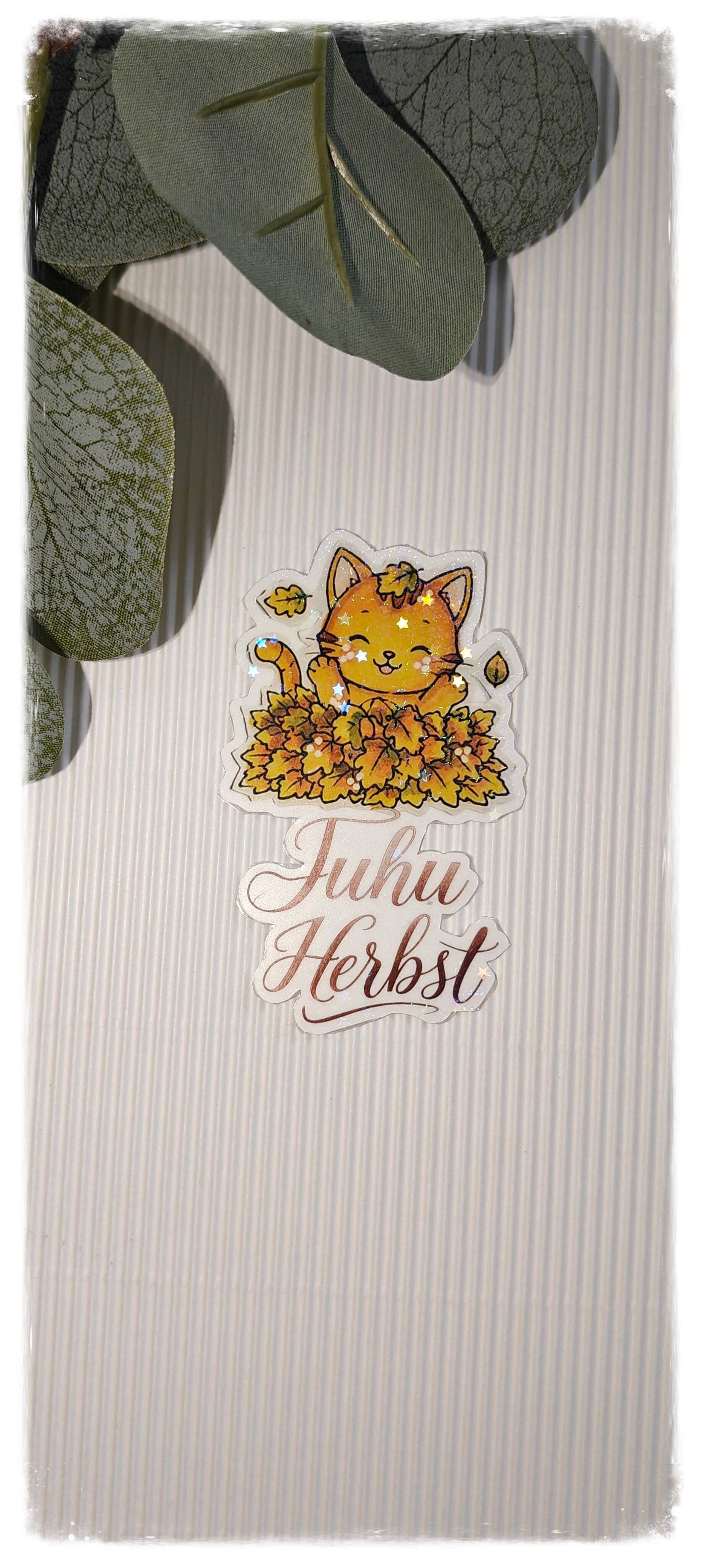 Laubhaufen Katze