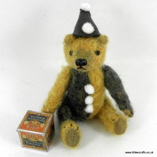 p1012224.jpgClArtist bears,Little Scruffs,Miniature bearsown Bear,