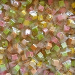 Mini cubes nougat colorés 10 Pcs