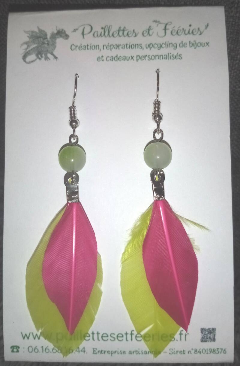 boucles-d-oreilles-duo-de-plumes-roses-et-vertes-standard.jpg