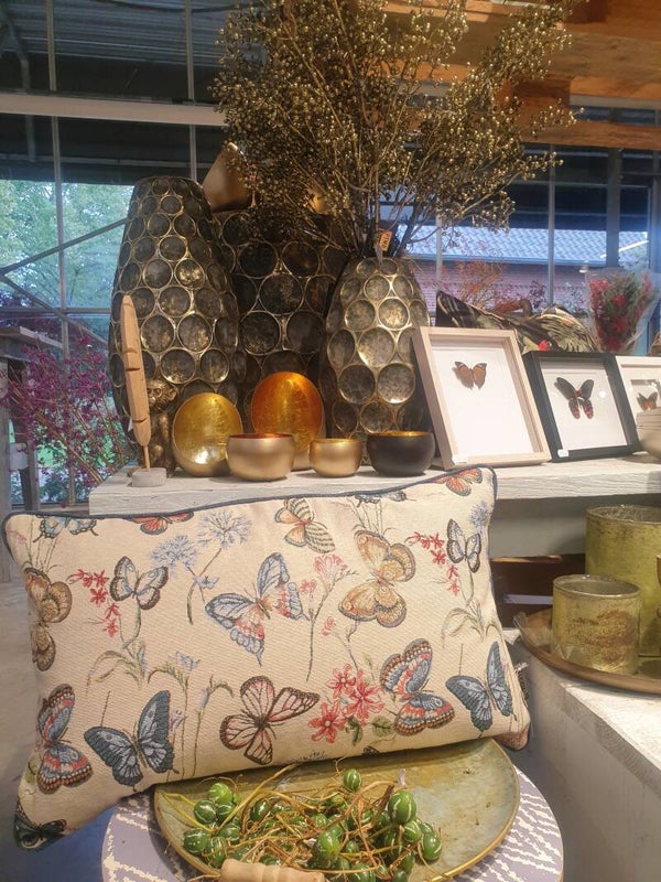 Kussen 65 x 40 cm afgewerkt met blauwe pipingband  (1244-22)