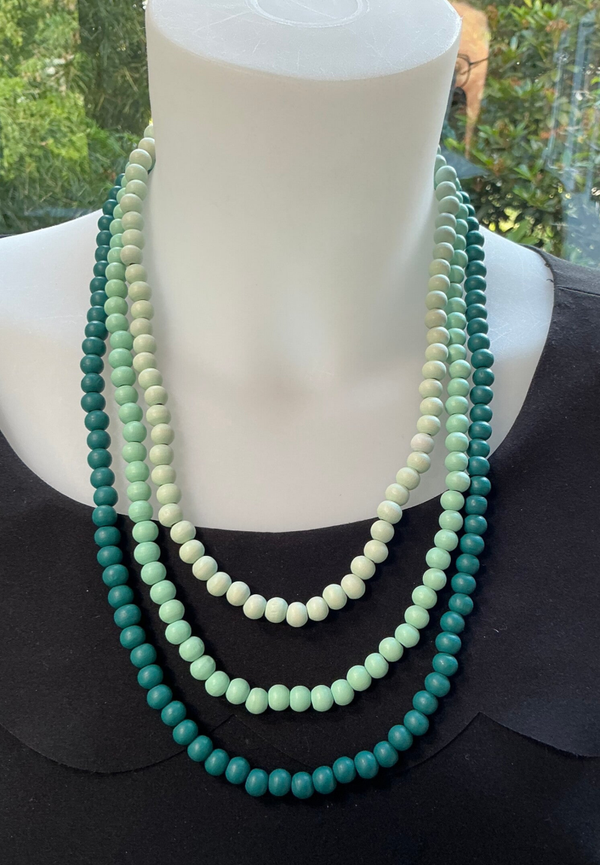 Drie strengen ketting in groen tinten