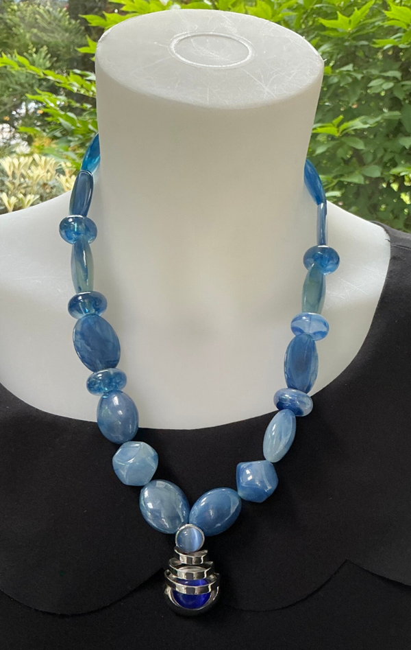 Blauwe ketting