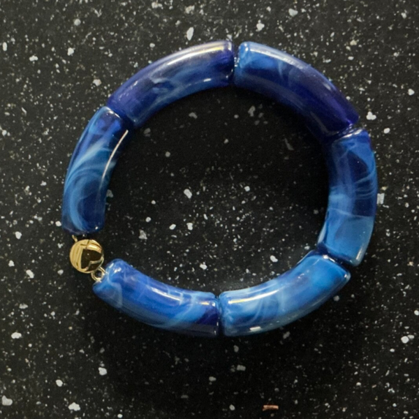 Armband blauwe langwerpige kraal