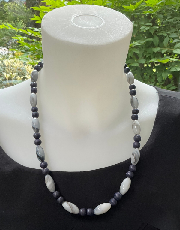Ketting grijze kraal