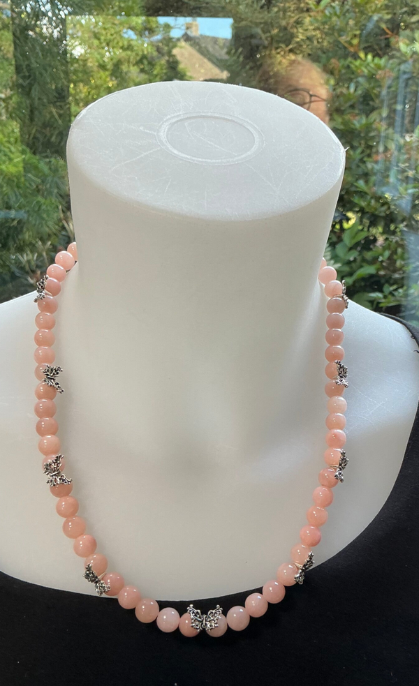 Ketting roze vlinder
