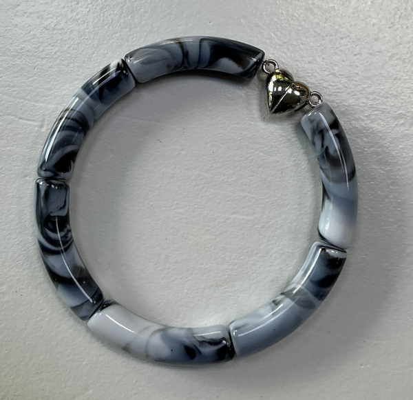 Armband langwerpige grijze kraal