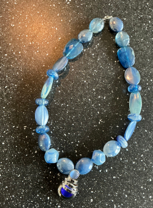 Blauwe ketting