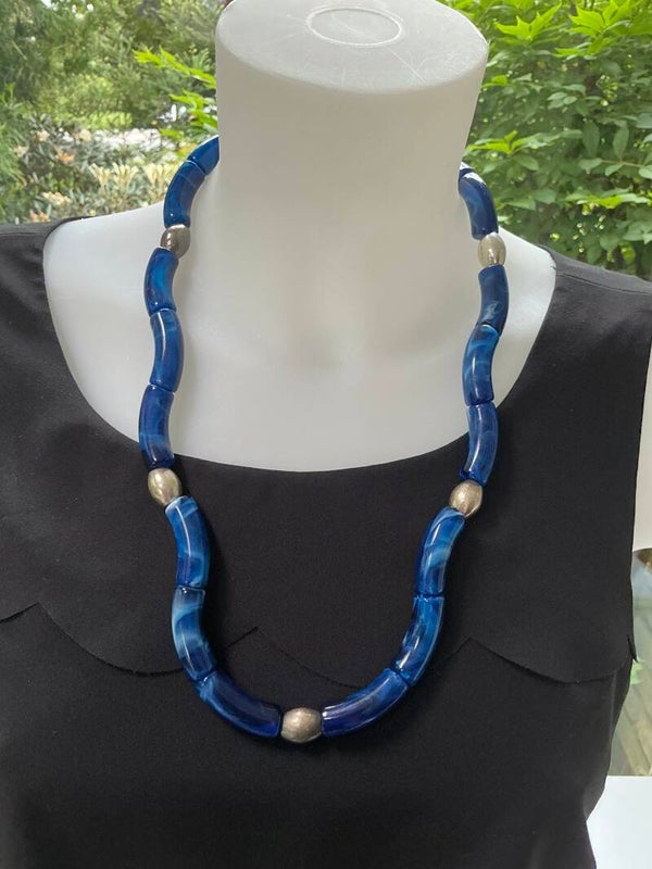 ketting blauwe langwerpige kraal