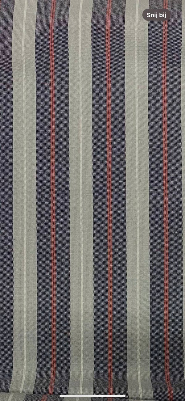 folklore stoffen blauwgrijs met dun rood streepje  450