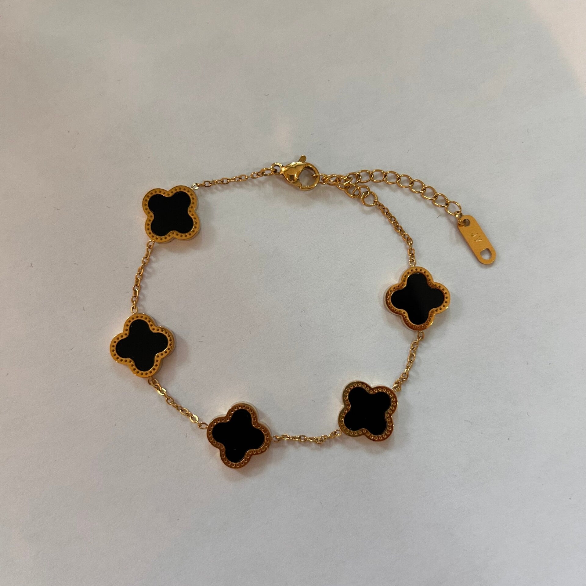 Quadrilateral clover black armband