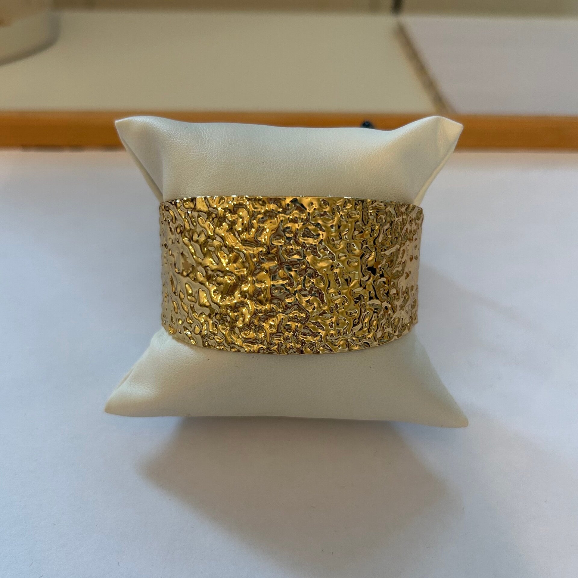 Gravel bangle