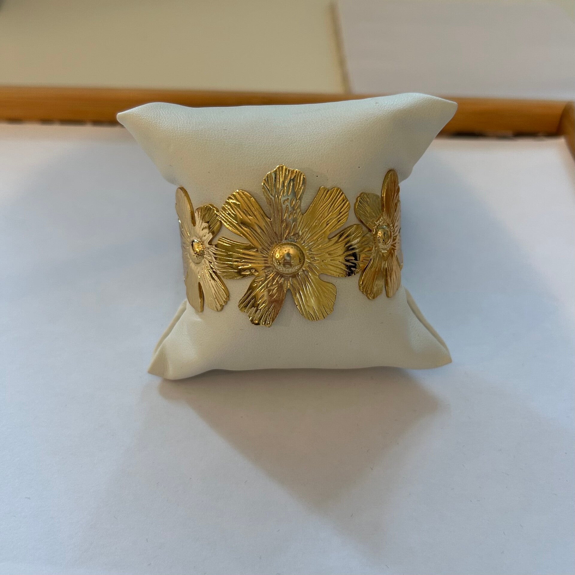Flower bangle
