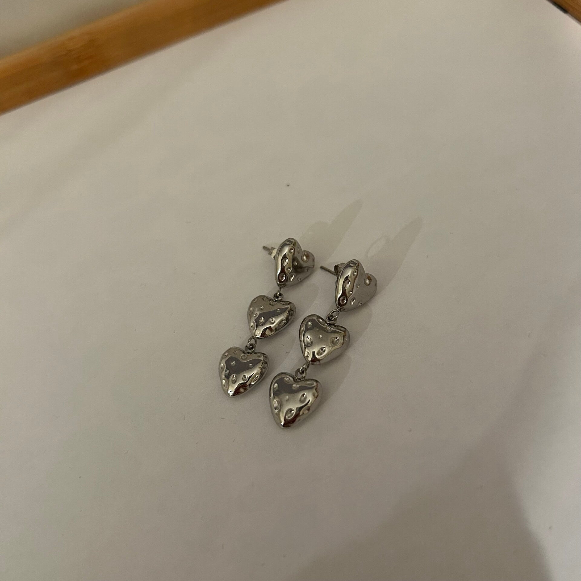 Three hearts oorbel