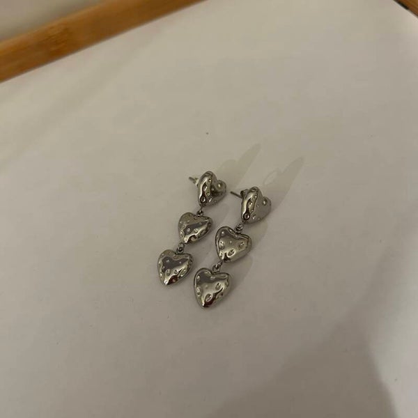 Three hearts oorbel
