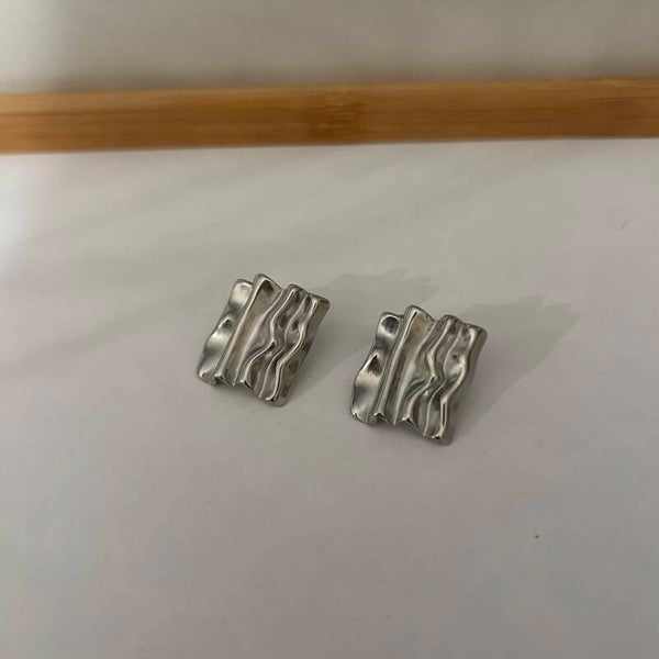 Ribbed oorbel