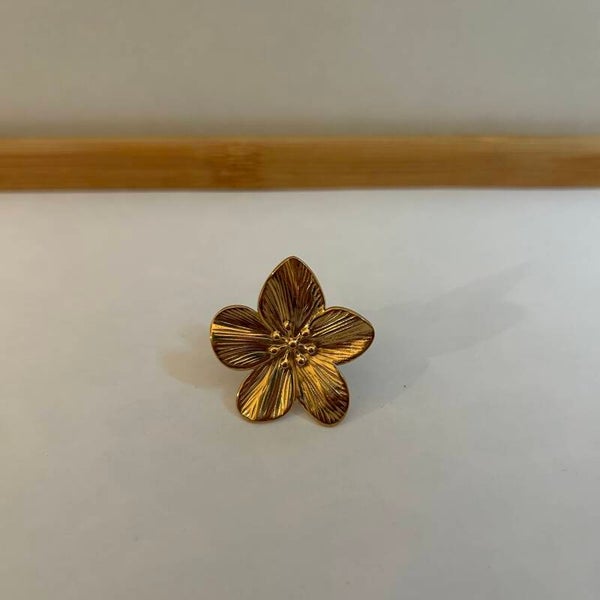 Big flower ring