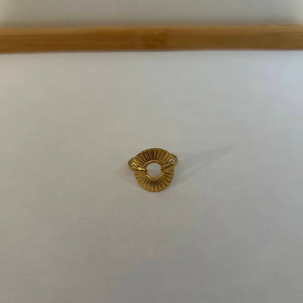 Open circle ring
