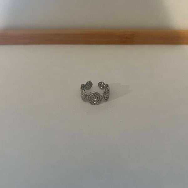Twirl ring