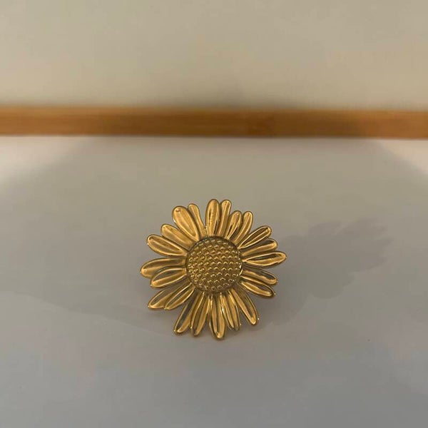 XL daisies ring
