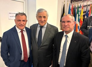 Calogero Coniglio. SEDE del PARLAMENTO EUROPEO a ROMA. Con l’On. Antonio TAJANI, Vice Presidente del Consiglio dei Ministri e Ministro degli Affari Esteri e della Cooperazione Internazionale e Senatore Antonio Scavone. ANAFePC