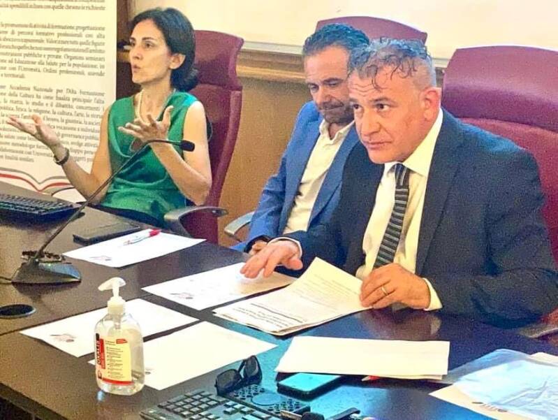 Calogero Coniglio politica sindacale corso vaiolo delle scimmie