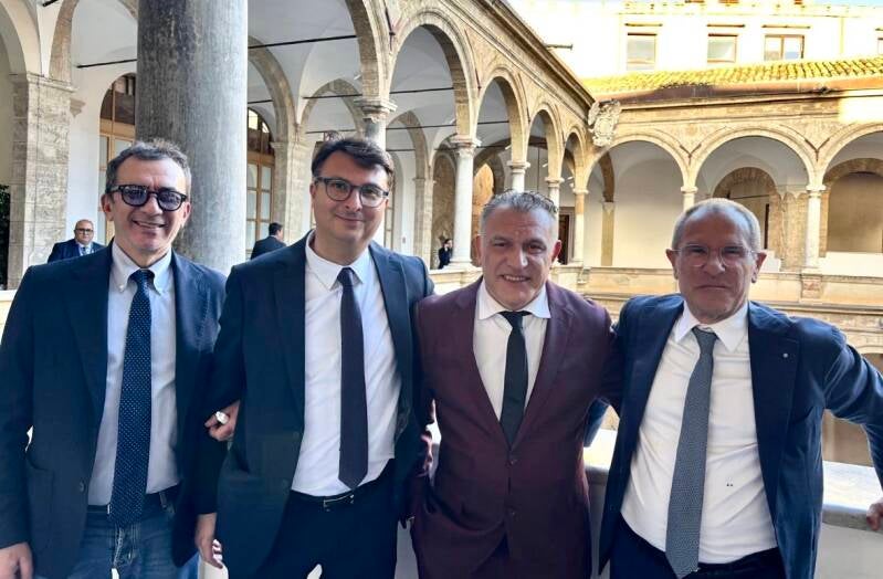 PALERMO Al giuramento dell’Onorevole  Santo Primavera (deputato) all’ Assemblea Regionale Siciliana ARS Sicilia con il Senatore Antonio Scavone. 