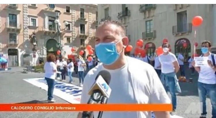 Calogero Coniglio manifestazione piazza università Catania commemorazione infermieri e personale sanitario deceduto per covid-19 e coronavirus politica sindacale