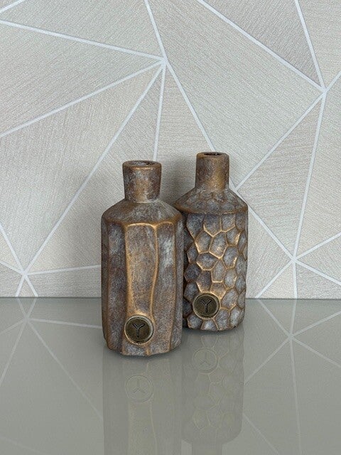 2 goud-bronze vaasjes