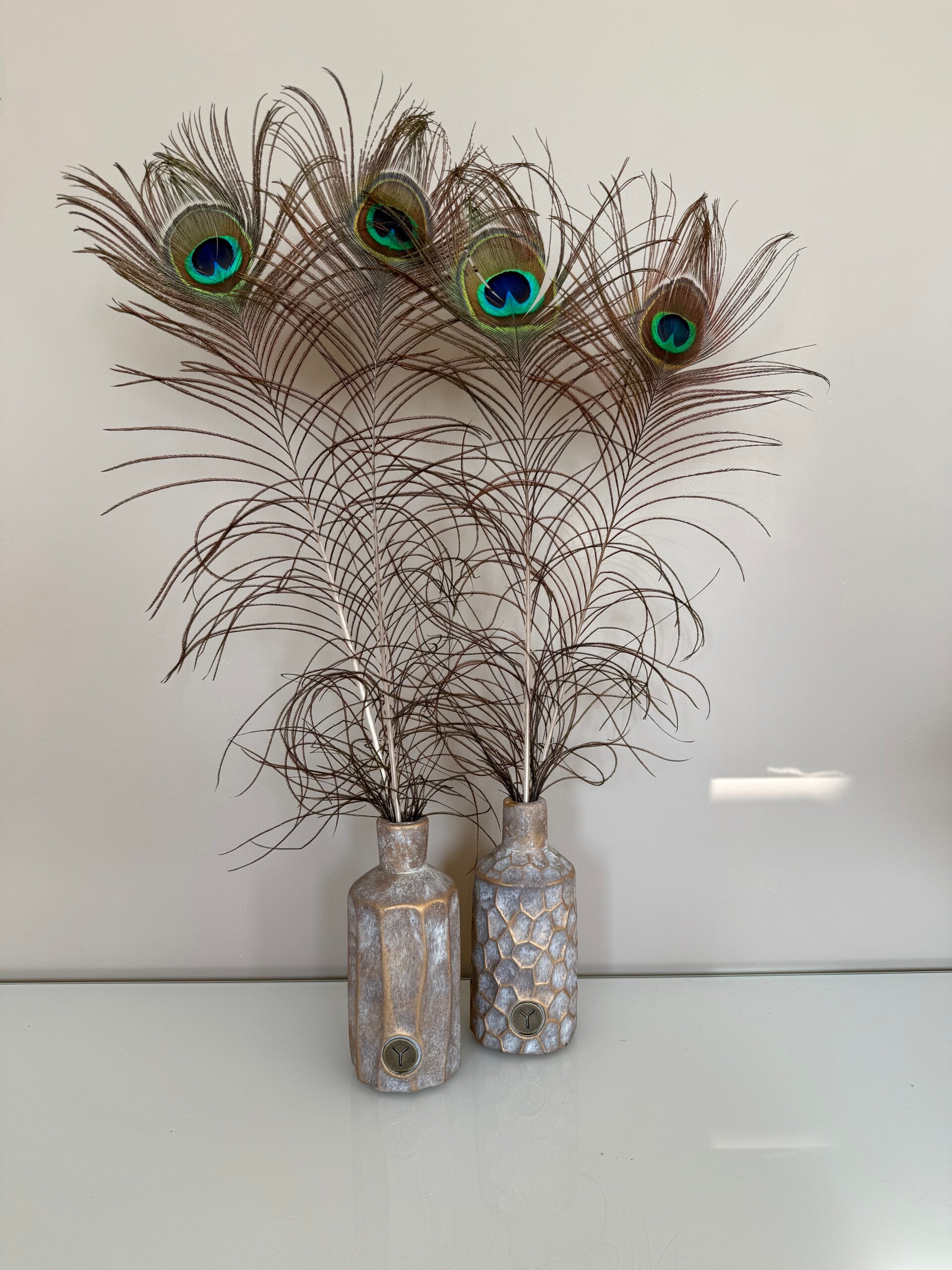 2 goud-bronze vaasjes