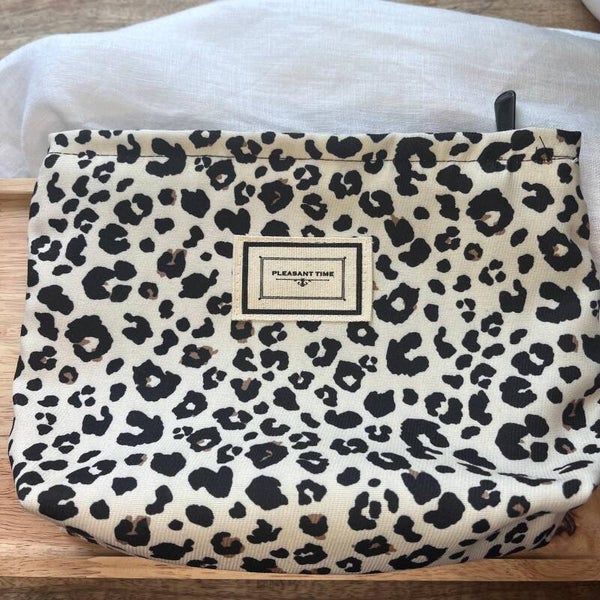 Pochette "Léo"