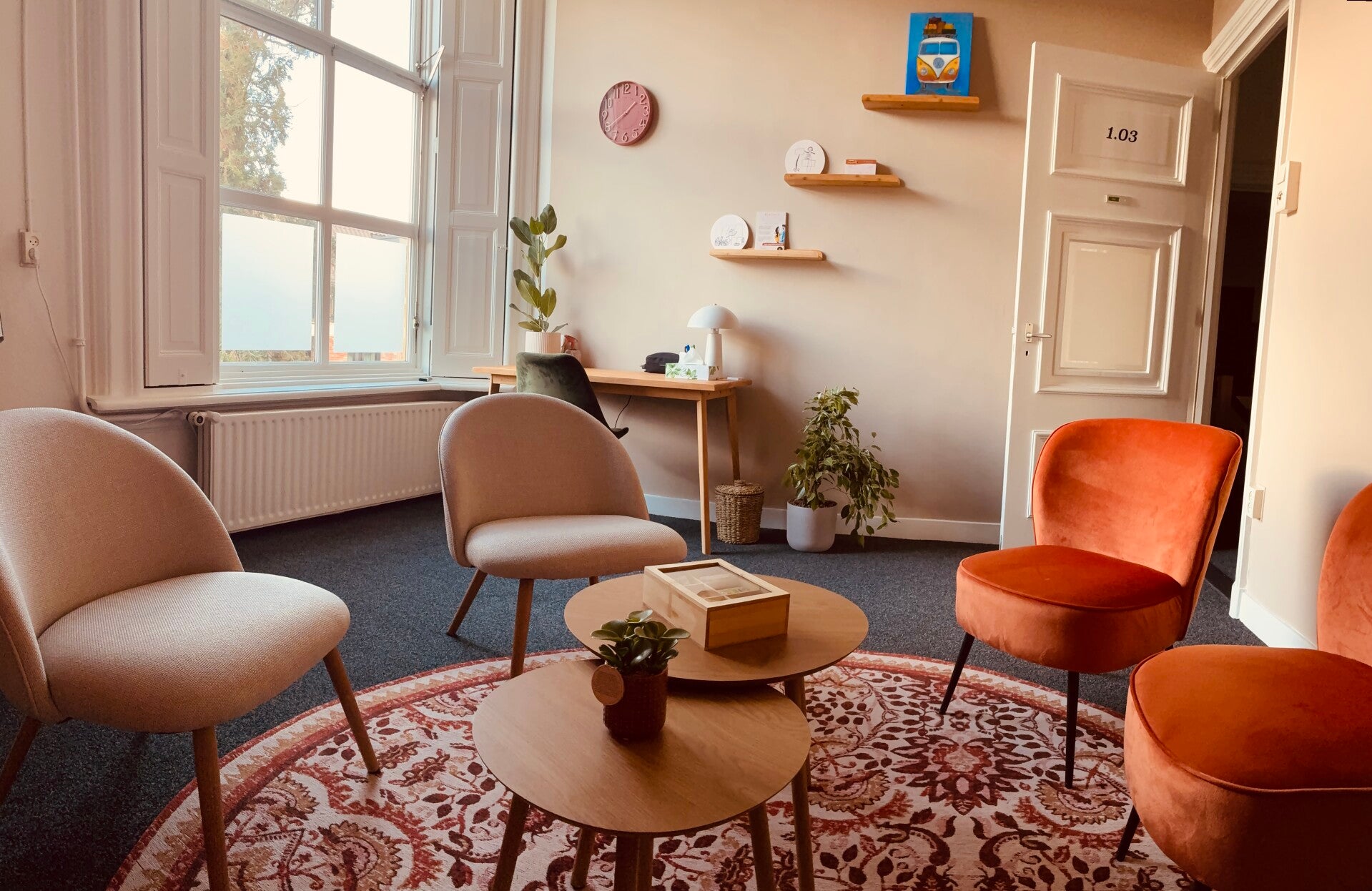 Sfeervolle en lichte praktijkruimte voor relatietherapie en EFT in het Westerveldhuis – Praktijk Relatiereis Barneveld.