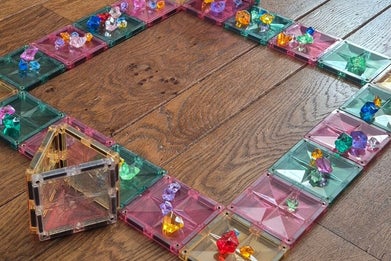 Spelletje voor kleuter om te doen met looseparts