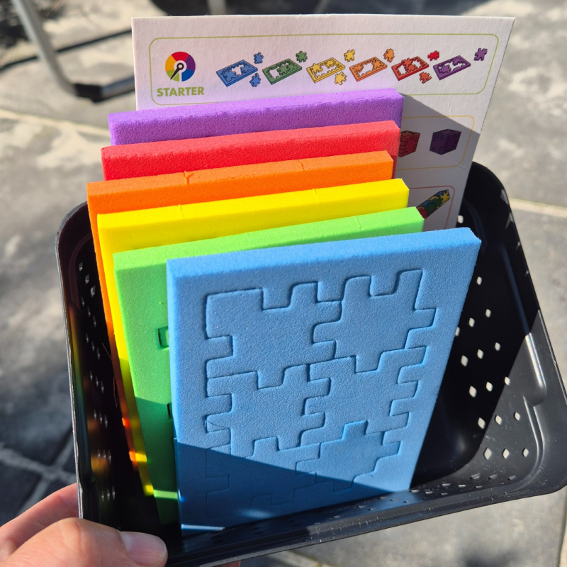 Busy Box idee: puzzelen op platte vlak