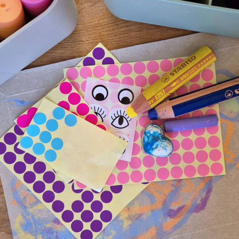 stickers plakken peuter