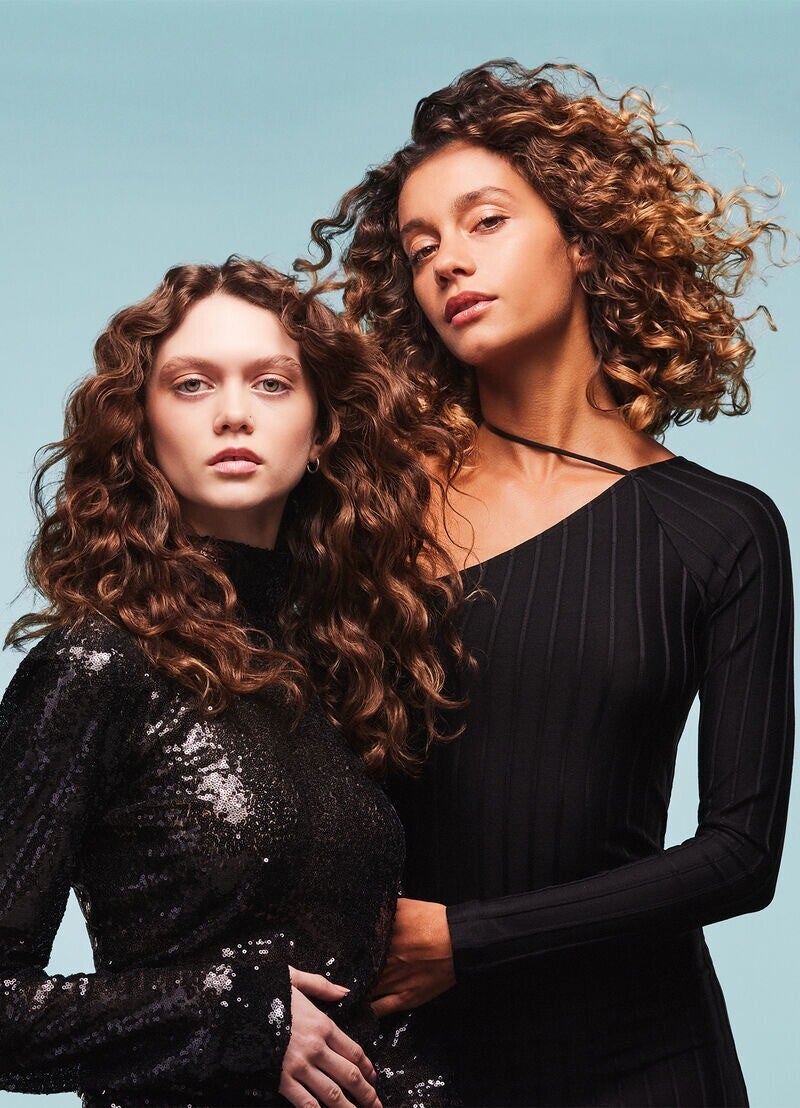 Een collectie luxe haarverzorgingsproducten van Kevin Murphy, geïnspireerd door huidverzorging. Vrij van sulfaten en parabenen, verrijkt met natuurlijke ingrediënten en duurzaam verpakt. Voor gezond, glanzend en gevoed haar.”