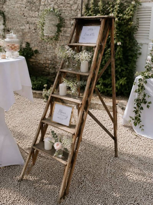 Escabeau en bois brut