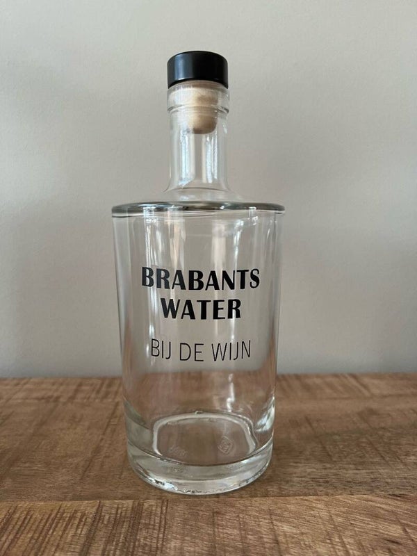 Waterfles "Brabants Water Bij de wijn"