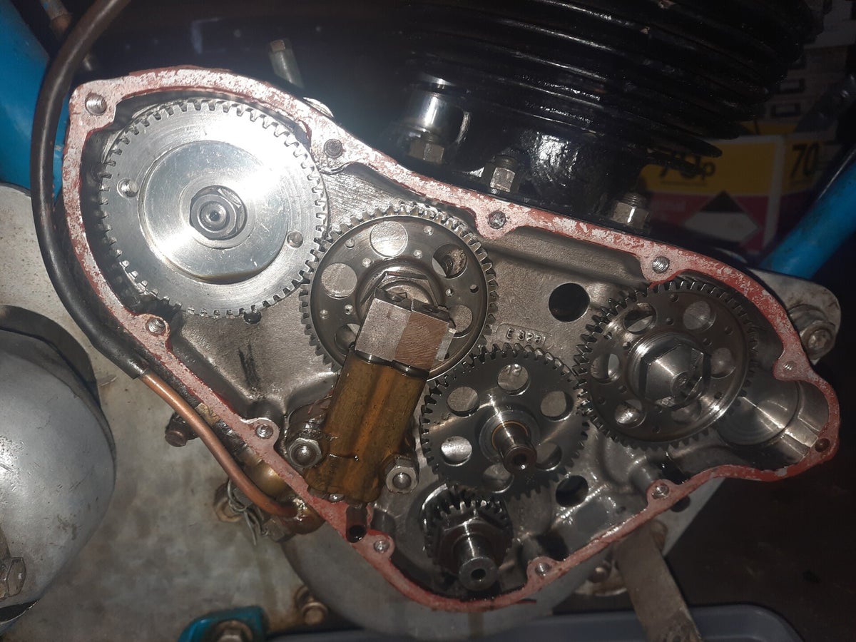 Putting the Triumph Pre-Unit Engine back together pt 3 / Dave's ...